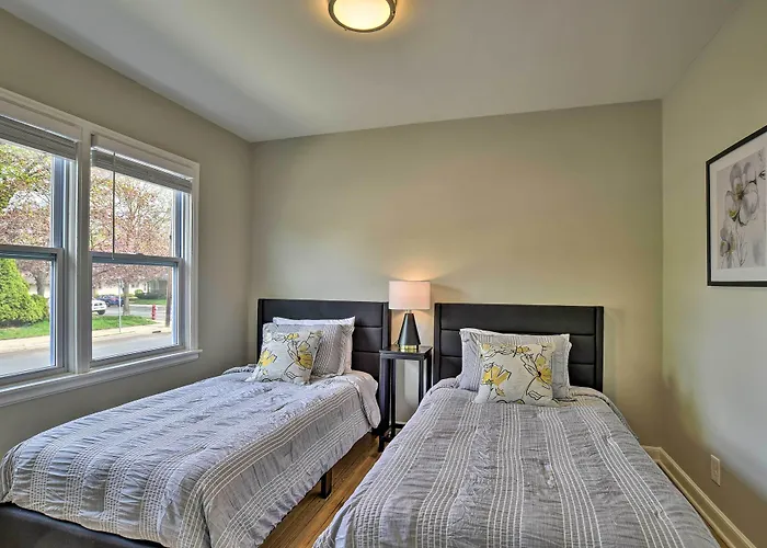 Mpls Duplex W/ Wifi & Kitchen: 5 Mi To Dtwn!