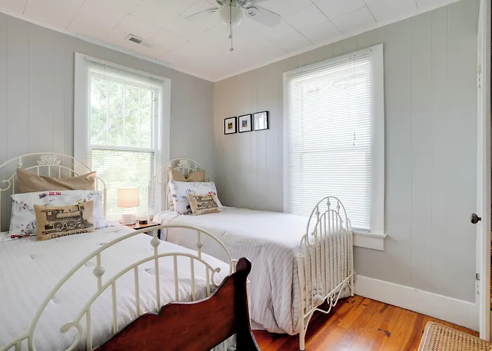 'Carousel Cottage:' North Chattanooga Home!