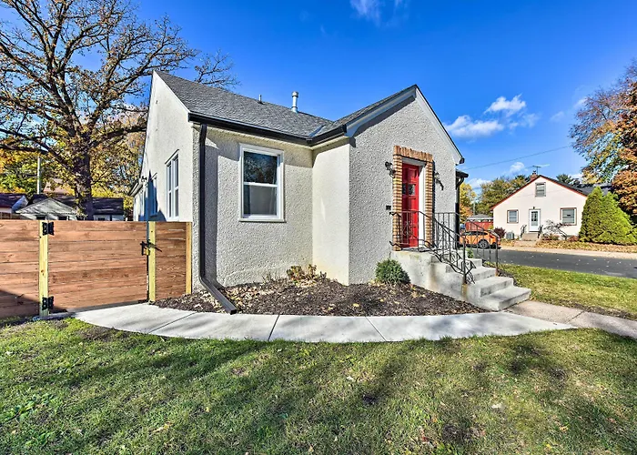 Mpls Duplex W/ Wifi & Kitchen: 5 Mi To Dtwn!