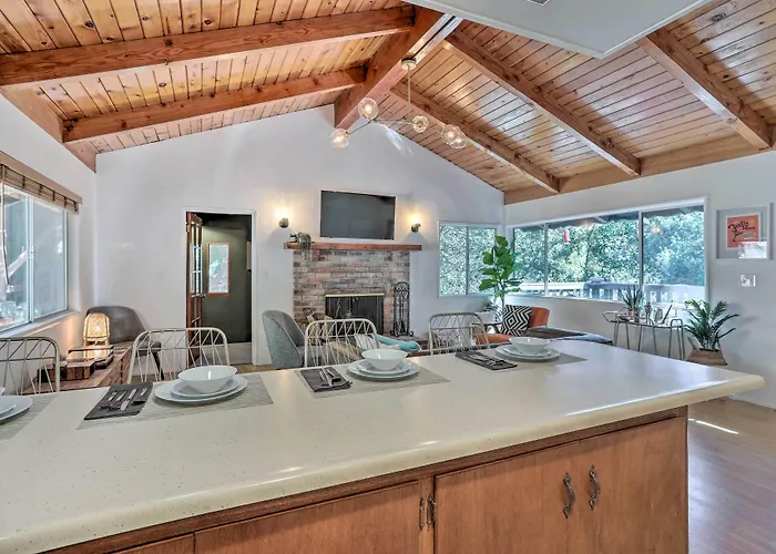 Modern & Unique Cabin With Deck By Lake Gregory!