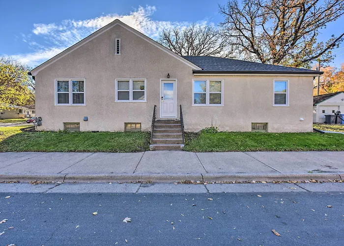 Mpls Duplex W/ Wifi & Kitchen: 5 Mi To Dtwn!