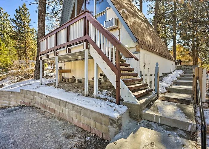 Cozy A-Frame W/ Hot Tub Near Arrowbear Lake!