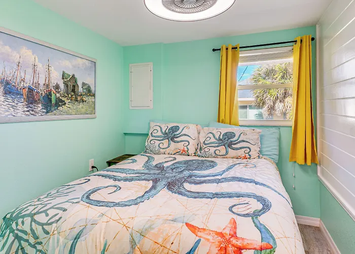 Little Gasparilla Home: Walk To Beaches!