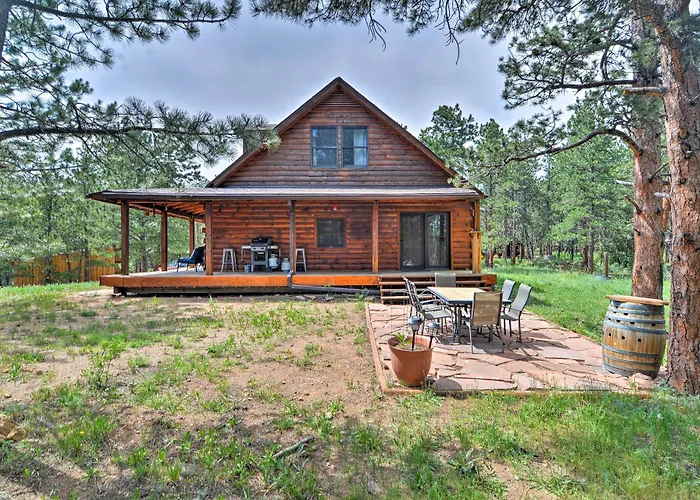 The 'Pinecone Palace' W/ Hiking Trail Access!