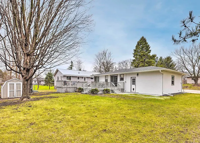Walk To Lake Pepin: Charming Retreat W/ Deck