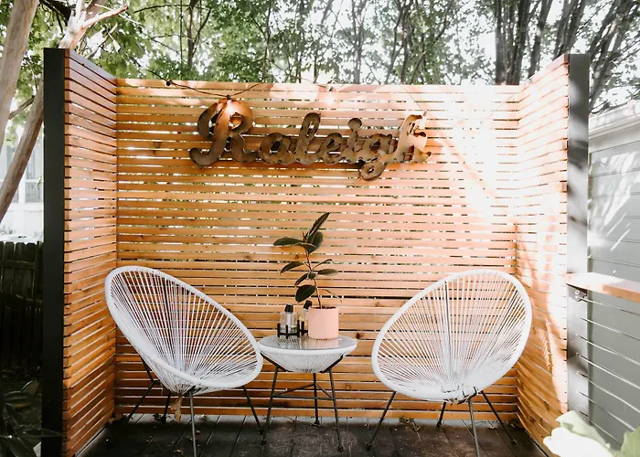 Home With Outdoor Oasis In Downtown Raleigh!