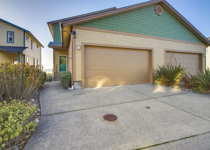 Quiet Waterfront Escape W/ Hot Tub & Beach Access!