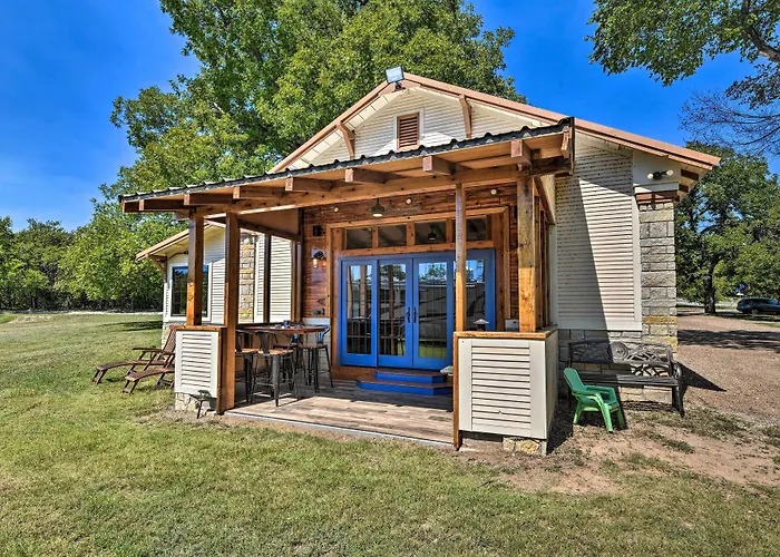 Spacious Glen Rose Home On Paluxy Riverfront