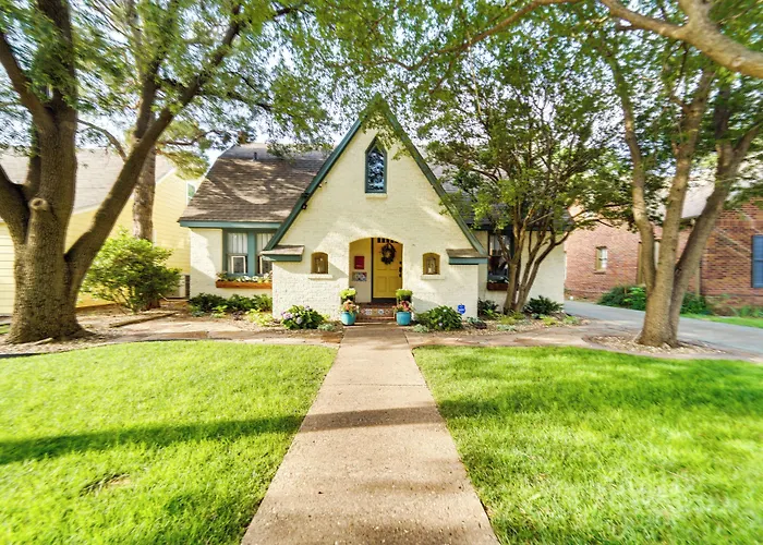Renovated Lubbock Home - Walk To Texas Tech!