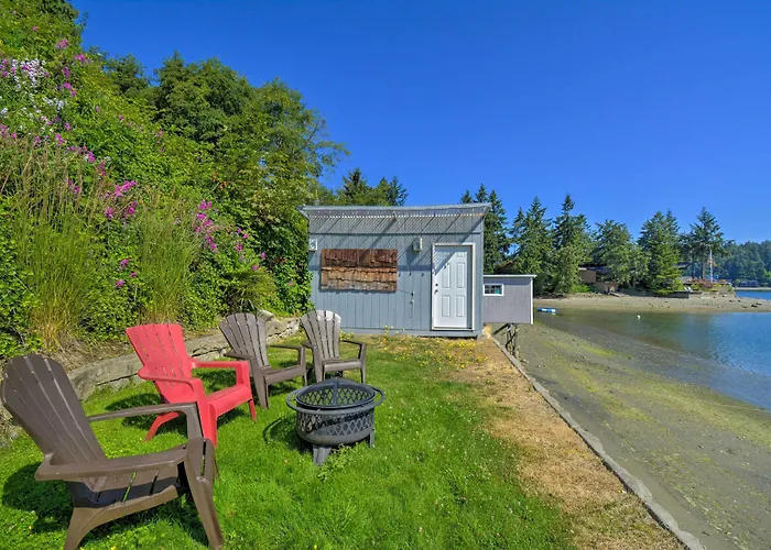 Waterfront Gig Harbor Home W/ Furnished Deck