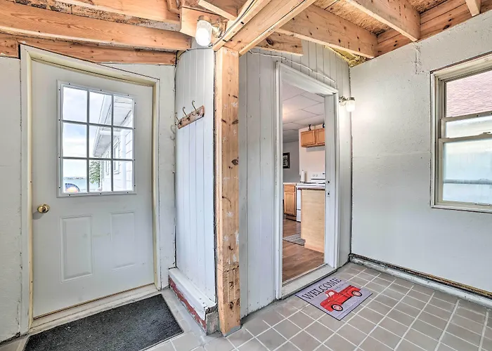 Walkable St Ignace Condo W/ Lake Huron Views
