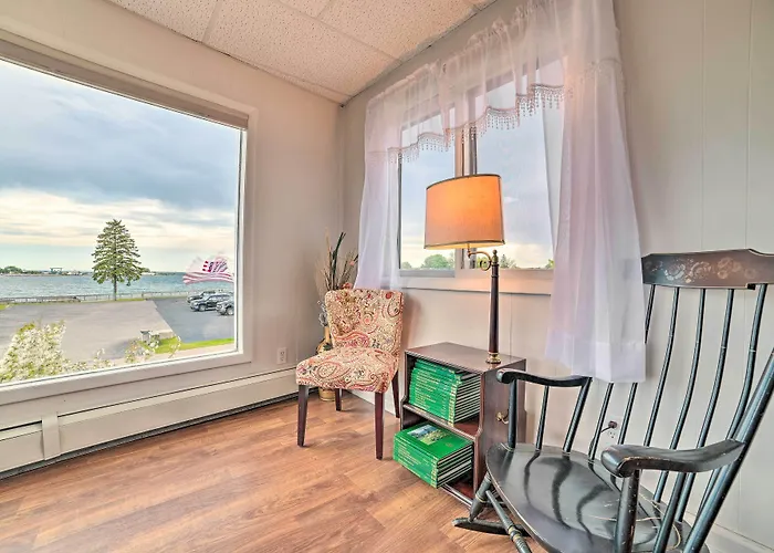Walkable St Ignace Condo W/ Lake Huron Views