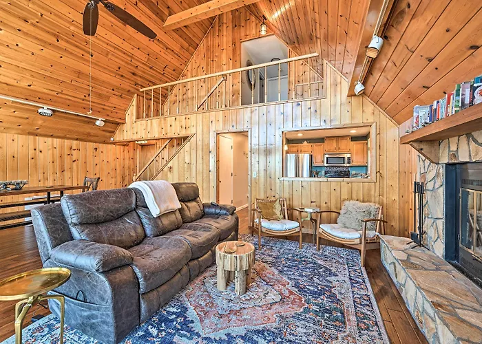 Spacious Franklin Cabin W/ Mountain Views!