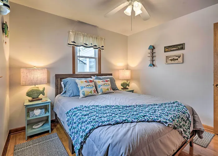 Waterfront Lakeview Cottage W/ Dock & Lift!