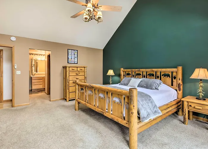 Waterfront Lake Tomahawk Cabin W/ Game Room!