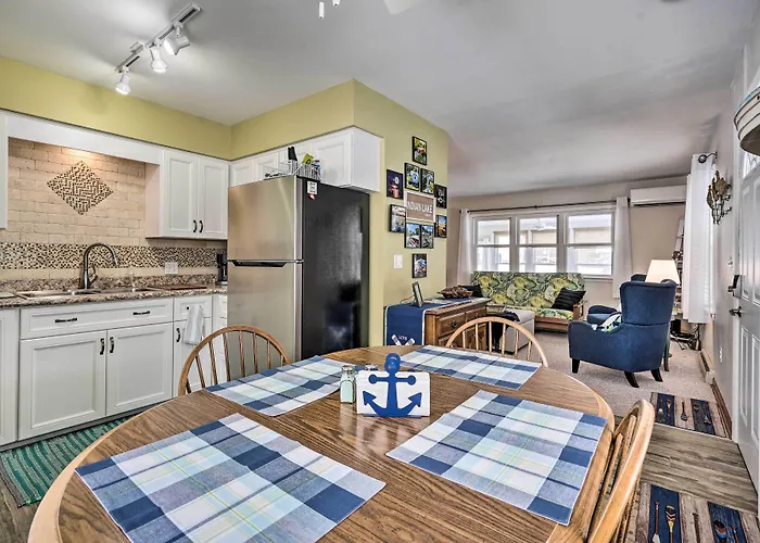 Waterfront Lakeview Cottage W/ Dock & Lift!
