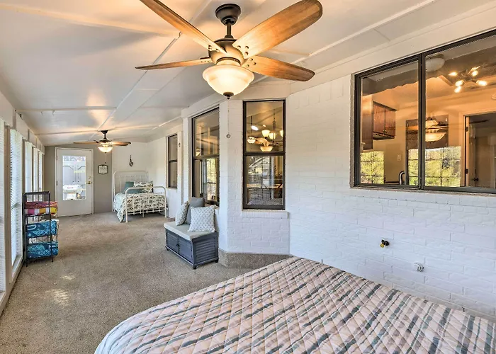 Granbury Home W/ Lake Granbury Access + Dock!