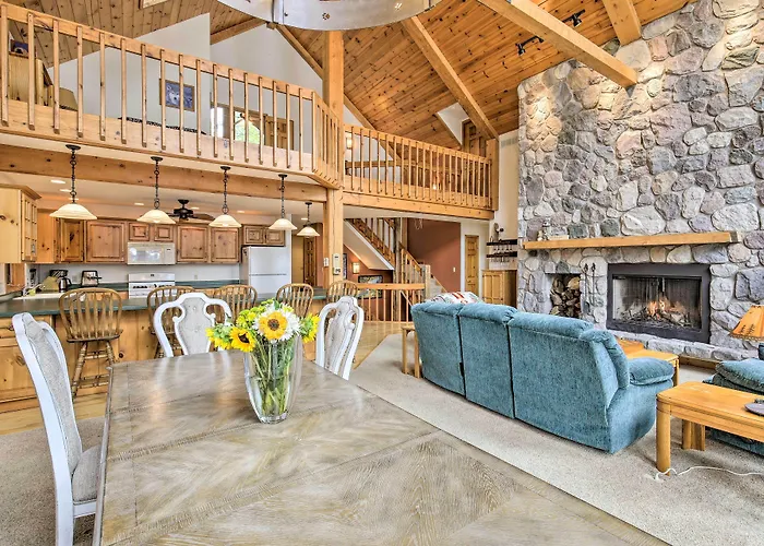 Waterfront Lake Tomahawk Cabin W/ Game Room!