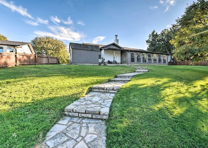 Granbury Home W/ Lake Granbury Access + Dock!