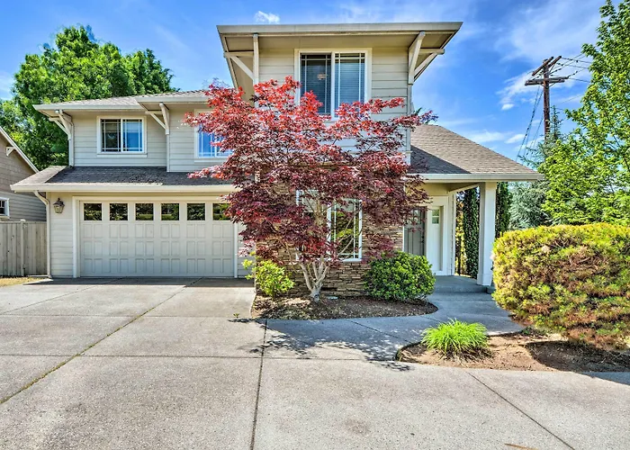 Charming Medford Getaway ~ 4 Miles To Downtown!