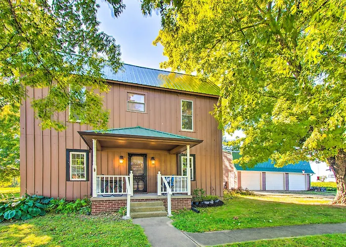 Beautifully Restored Farmhouse In Marshall!