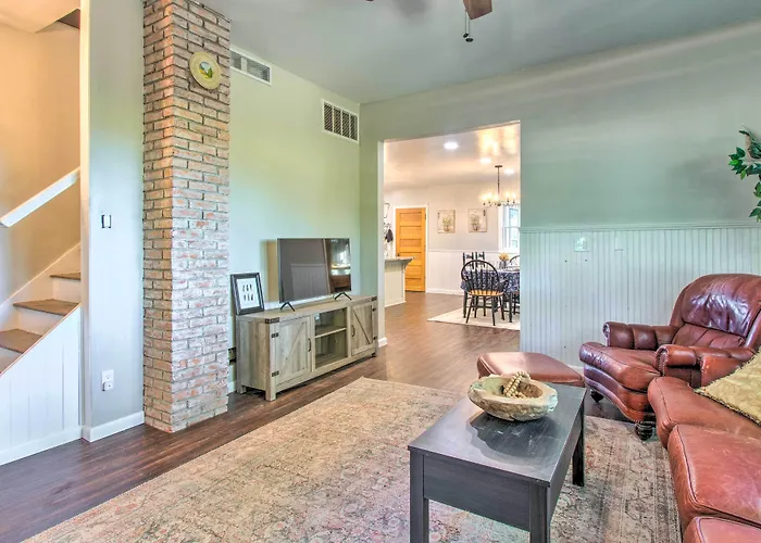 Beautifully Restored Farmhouse In Marshall!