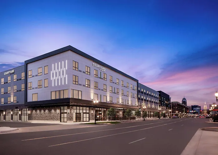 Courtyard By Marriott Lansing Downtown
