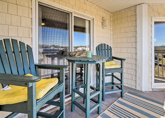 Oak Island Condo - Walk To The Beach!