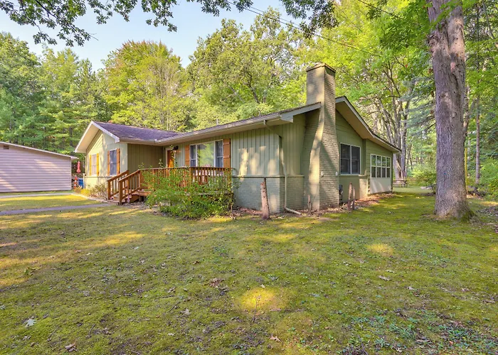 Houghton Lake Cottage Escape W/ Patio!