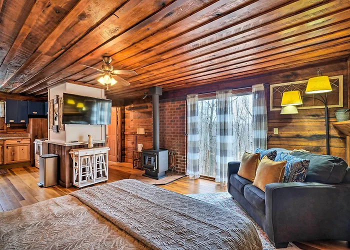 Cozy Tennessee Cabin Rental - 1 Mi To Lake