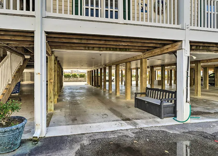 Oak Island Condo - Walk To The Beach!