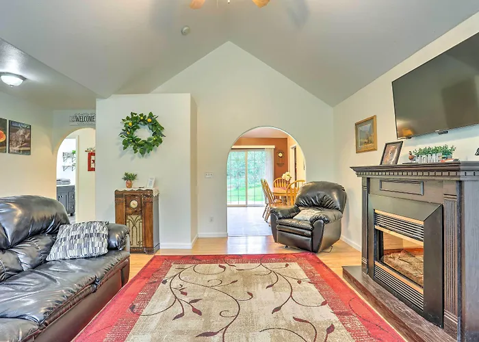 Charming Wasilla Retreat: Walk To Lake Lalen!