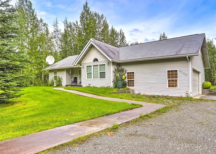 Charming Wasilla Retreat: Walk To Lake Lalen!