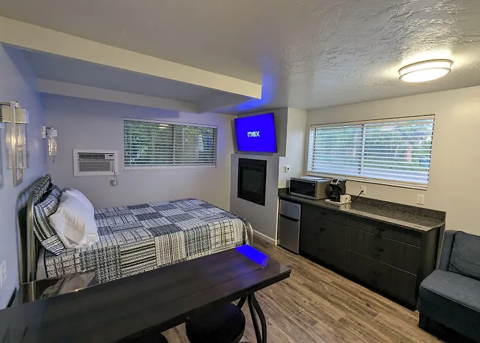 Majestic Rockies Motel