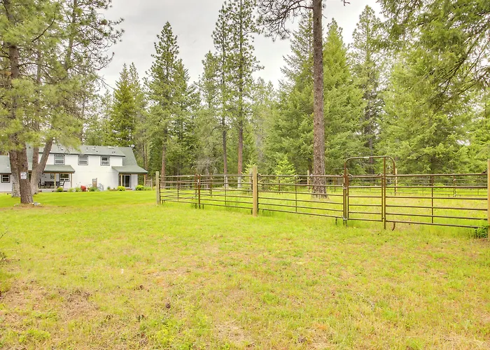 10 Mi To Silverwood: Secluded Getaway!