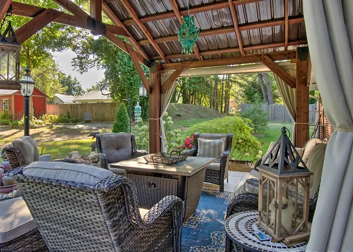 Charming Florence Getaway W/ Fireplace & Grill!