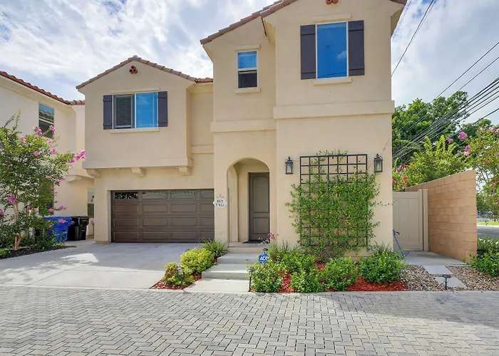 Pet-Friendly Paramount Home, 16 Mi To Los Angeles!