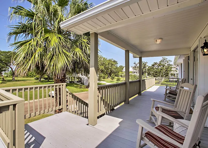 'The Palm' Bay St. Louis Home - Walk To Beach!