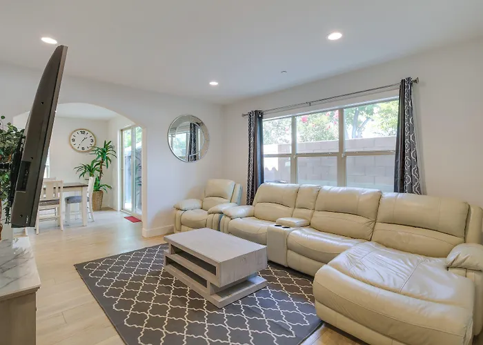 Pet-Friendly Paramount Home, 16 Mi To Los Angeles!