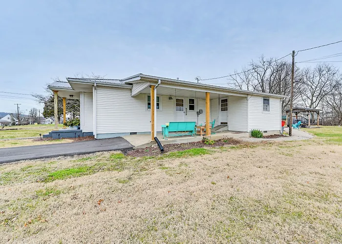 Charming Cave City Vacation Rental W/ Fire Pit!