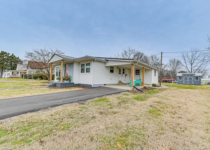 Charming Cave City Vacation Rental W/ Fire Pit!