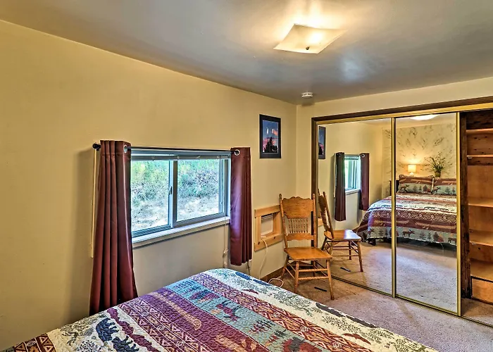 Cozy Montana Lake View Getaway - Fish & Hike!