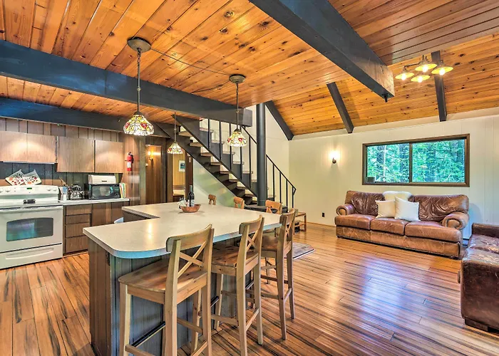 Peaceful Wooded Cabin By Mt. Baker Ski Area!