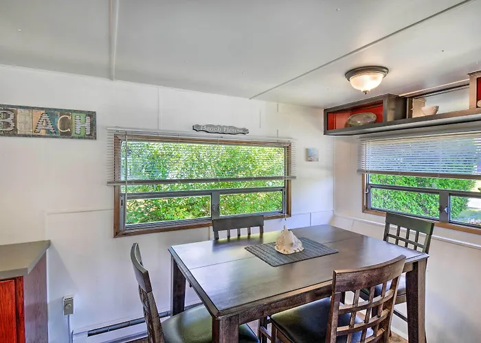 Coastal Pnw Gem W/ Hot Tub - Walk To Beach!