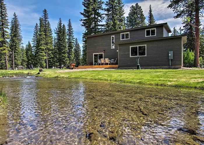 Creekfront Lincoln Home, Steps From Downtown!