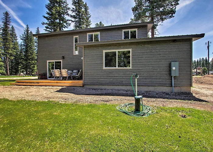 Creekfront Lincoln Home, Steps From Downtown!