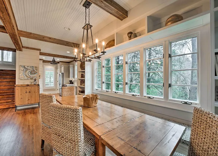 Beautiful Trillium Home Next To Waterfall!