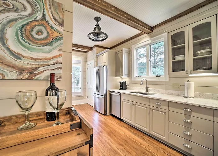 Beautiful Trillium Home Next To Waterfall!