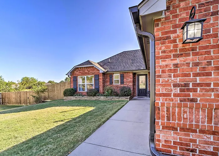Claremore Getaway ~ 2 Mi To Historic District