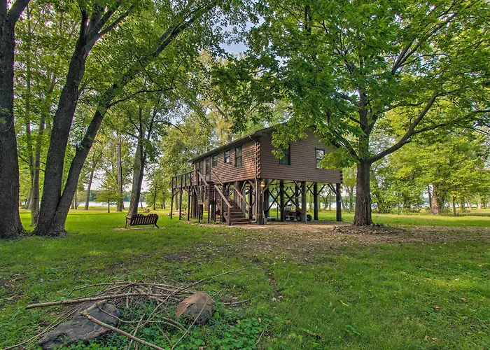 Cozy Riverfront Getaway: Fishing On-Site!